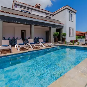 https://villa-de-marcos.adeje-hotels.com