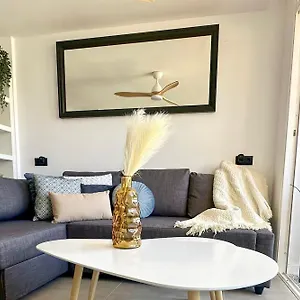 https://greenwaves-con-piscina.adeje-hotels.com